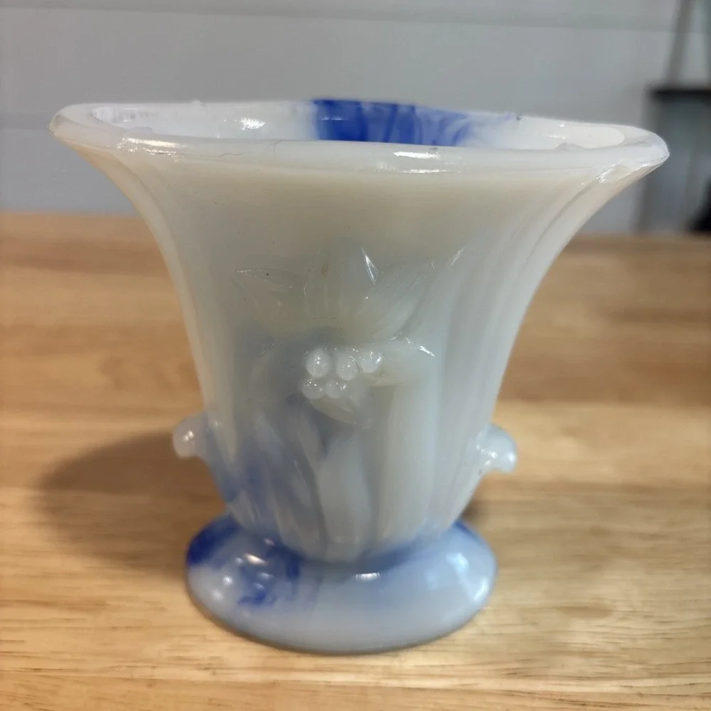 Vintage Akro Agate Slag Glass Lilly Vase 4 1/2